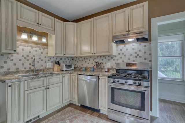 590 North AVENUE, Hartland, WI 53029
