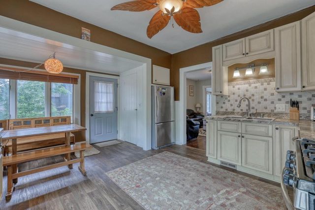 590 North AVENUE, Hartland, WI 53029