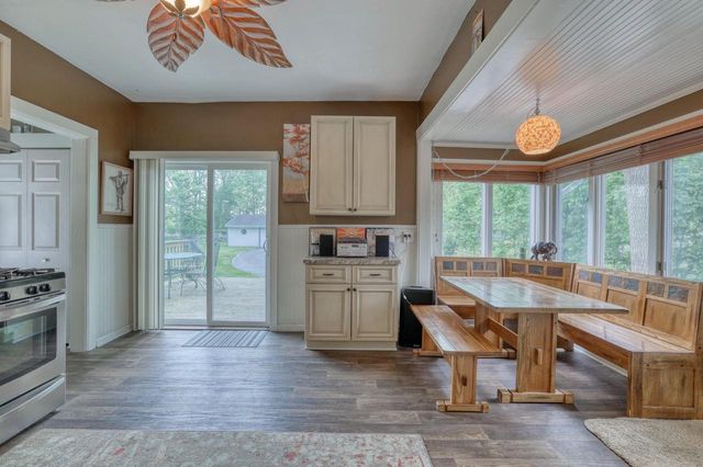 590 North AVENUE, Hartland, WI 53029