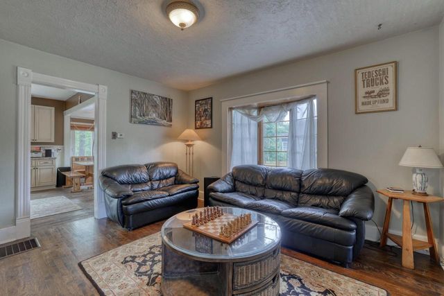 590 North AVENUE, Hartland, WI 53029