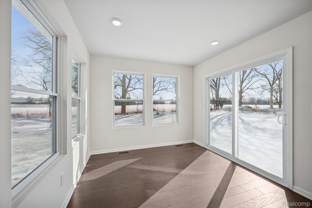 700 Knollwood Bend, Chelsea, MI 48118