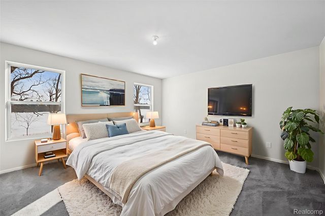 700 Knollwood Bend, Chelsea, MI 48118