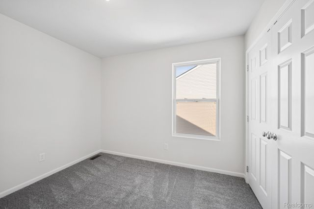 700 Knollwood Bend, Chelsea, MI 48118