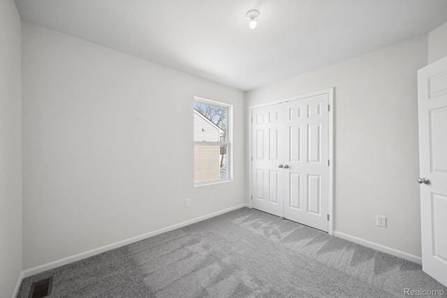 700 Knollwood Bend, Chelsea, MI 48118