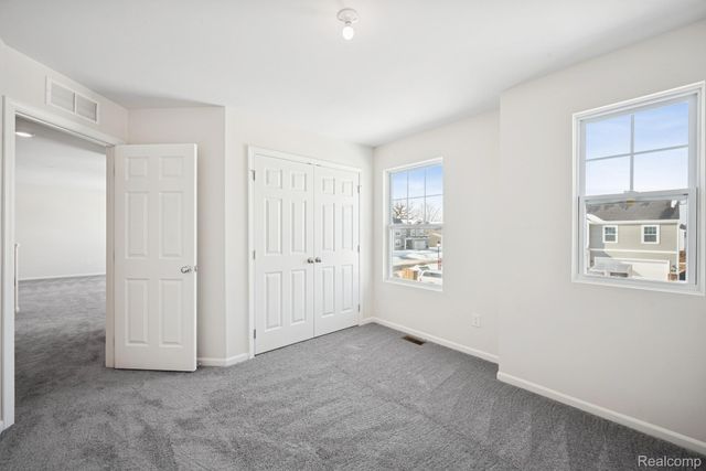 700 Knollwood Bend, Chelsea, MI 48118