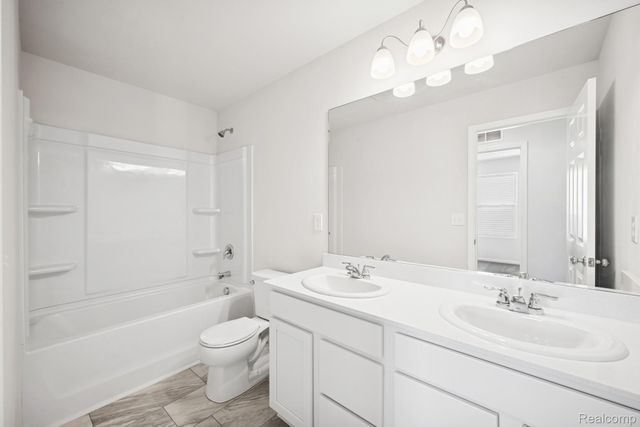 700 Knollwood Bend, Chelsea, MI 48118