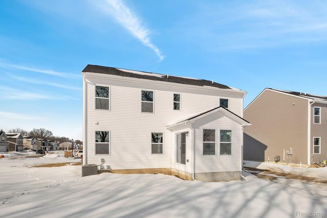 700 Knollwood Bend, Chelsea, MI 48118