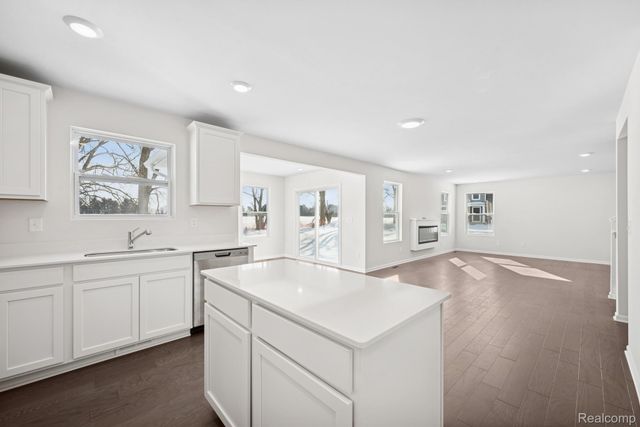 700 Knollwood Bend, Chelsea, MI 48118