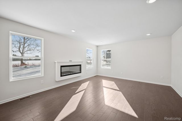 700 Knollwood Bend, Chelsea, MI 48118