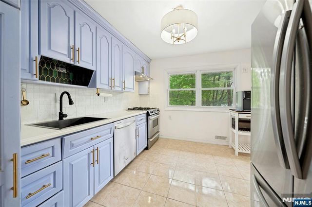 11 Meadow Street, Demarest, NJ 07627