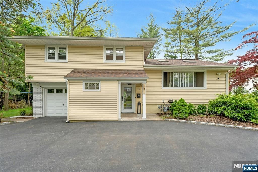 11 Meadow Street, Demarest, NJ 07627