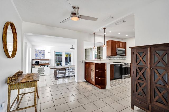 1528 NE 28th Drive, Wilton Manors, FL 33334