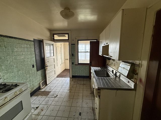 317 W 103rd Place, Chicago, IL 60628