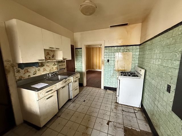 317 W 103rd Place, Chicago, IL 60628