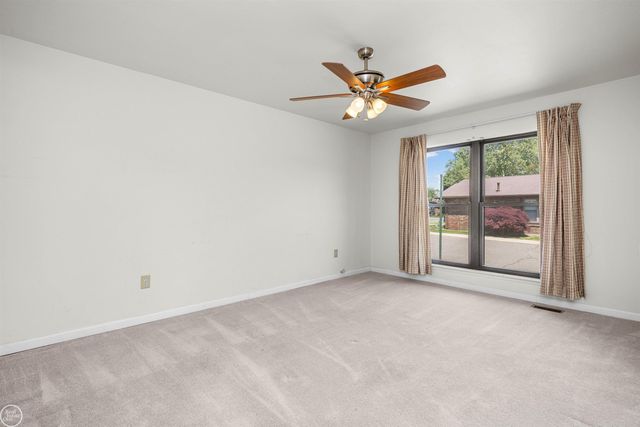 2718 Roundtree Drive, Troy, MI 48083