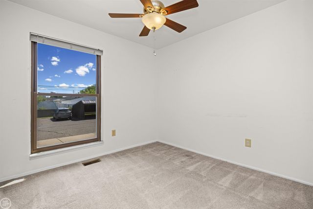 2718 Roundtree Drive, Troy, MI 48083