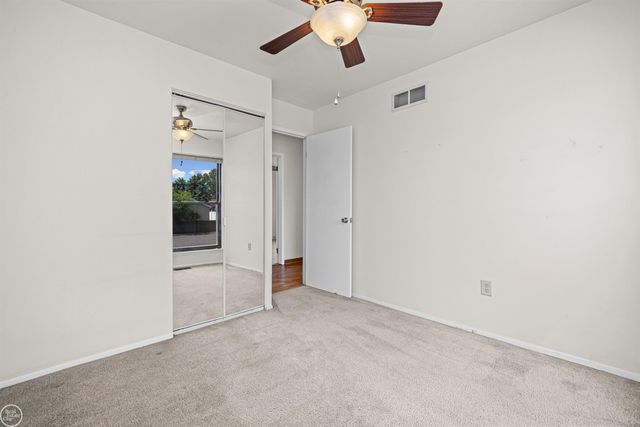2718 Roundtree Drive, Troy, MI 48083