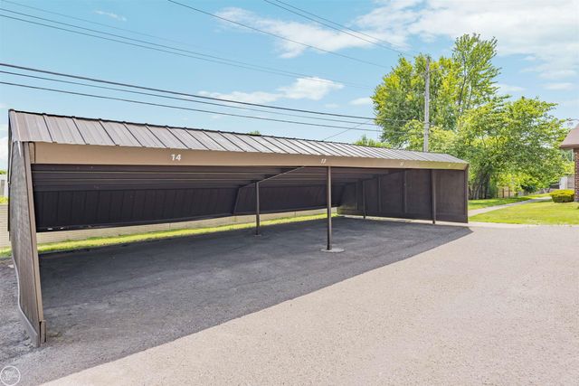 2718 Roundtree Drive, Troy, MI 48083