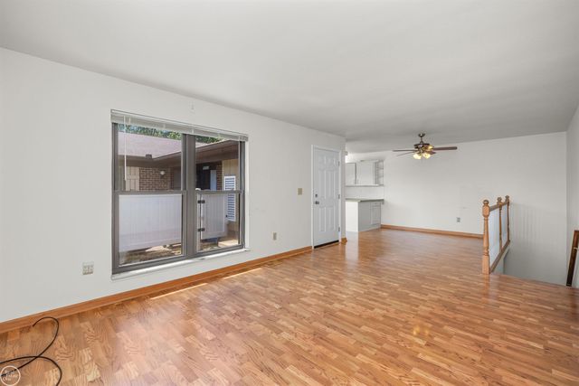 2718 Roundtree Drive, Troy, MI 48083