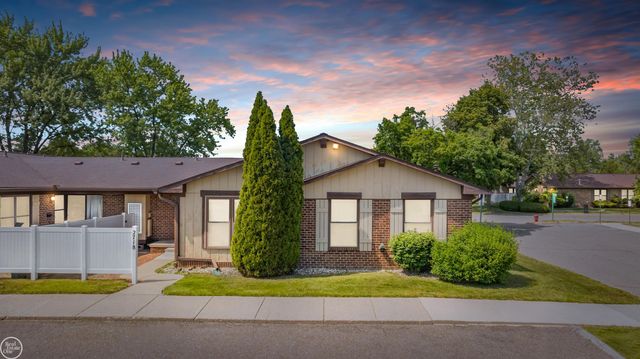 2718 Roundtree Drive, Troy, MI 48083