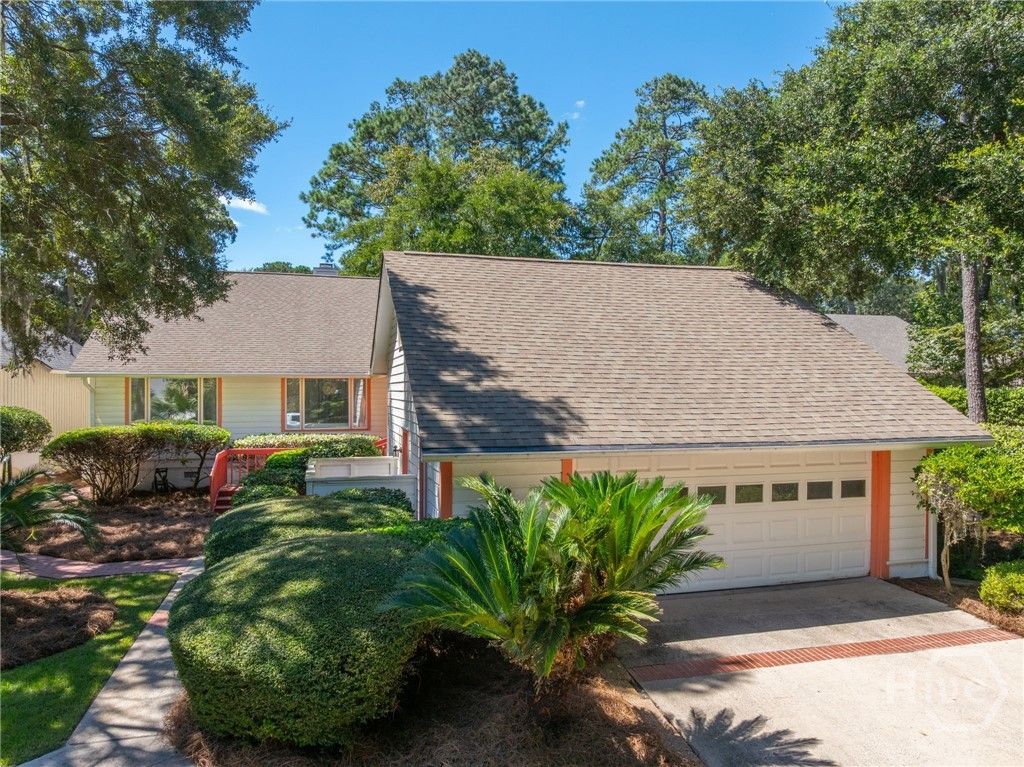 Image 2 of property listing at 1 Schroeder Court Court, Savannah, GA 31411