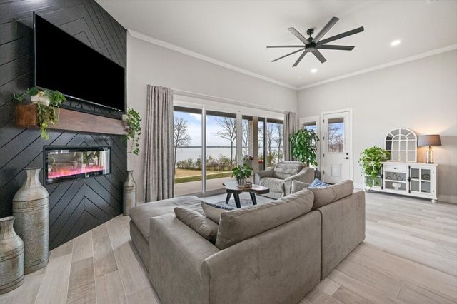 121 Diamond Point, Corsicana, TX 75109