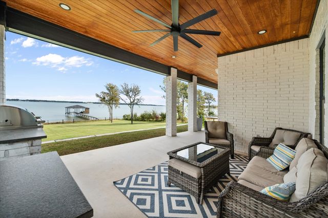 121 Diamond Point, Corsicana, TX 75109