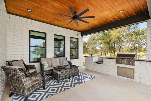 121 Diamond Point, Corsicana, TX 75109