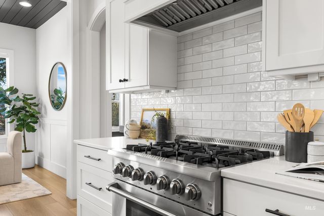 976 N Morehouse Ave, Eagle, ID 83616