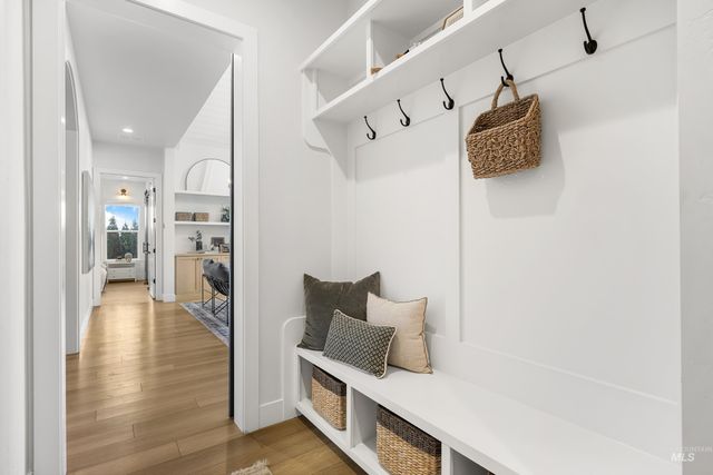 976 N Morehouse Ave, Eagle, ID 83616