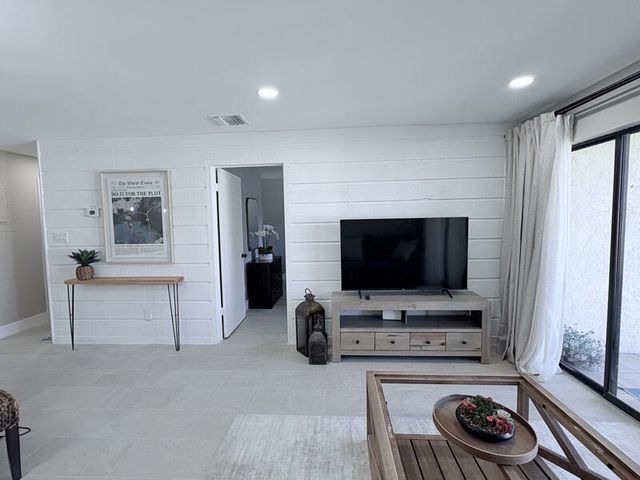 2050 Oleander Boulevard 2-205, Fort Pierce, FL 34950