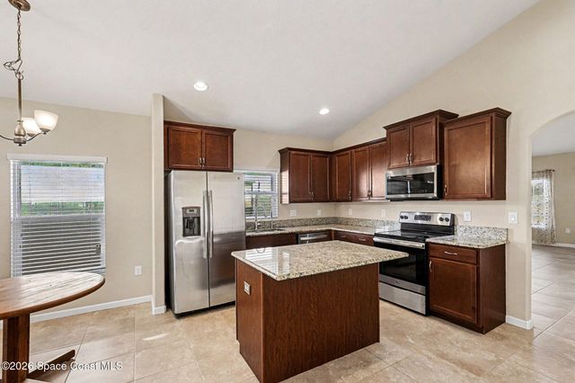 980 Dillard Drive SE, Palm Bay, FL 32909