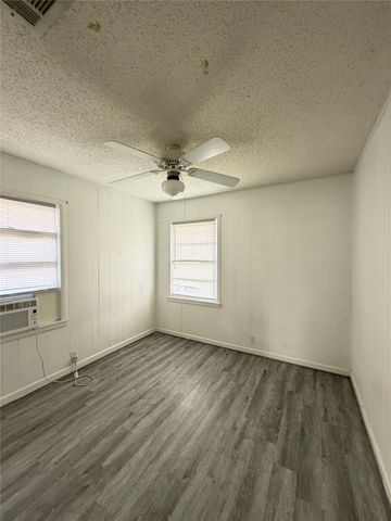 1109 E Inwood Drive, Arlington, TX 76010
