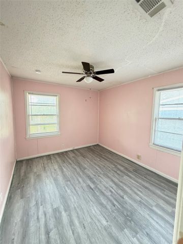 1109 E Inwood Drive, Arlington, TX 76010
