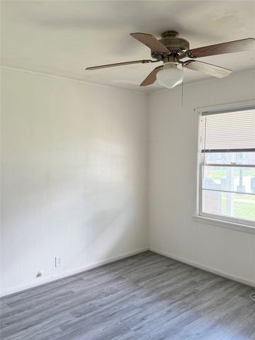 1109 E Inwood Drive, Arlington, TX 76010