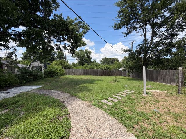 1109 E Inwood Drive, Arlington, TX 76010
