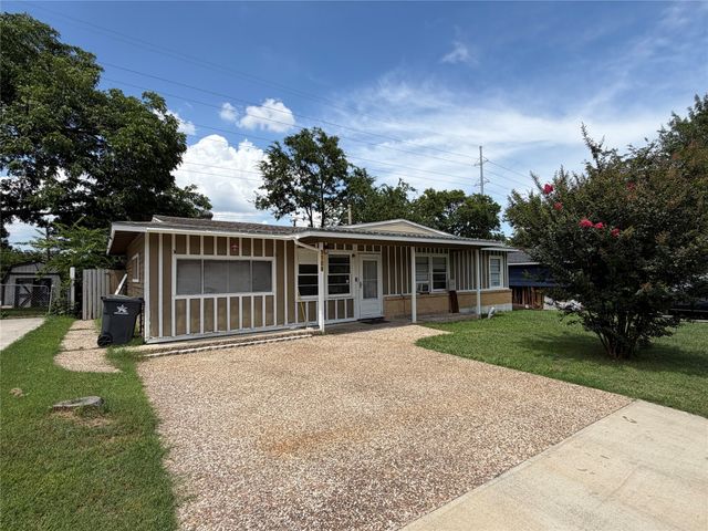 1109 E Inwood Drive, Arlington, TX 76010