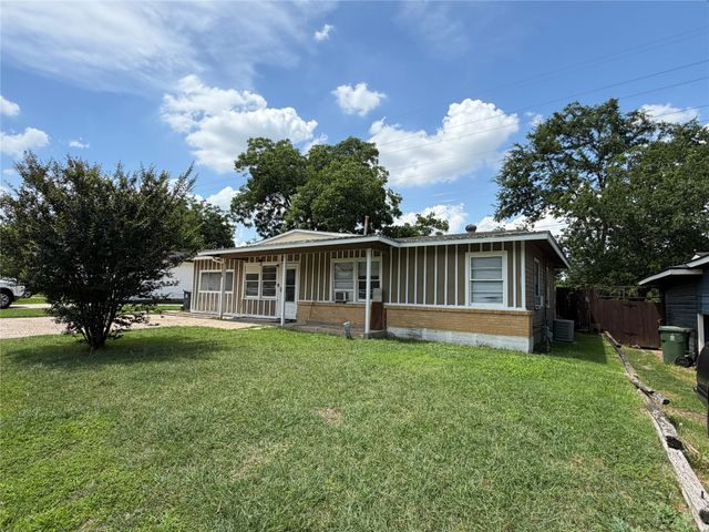 1109 E Inwood Drive, Arlington, TX 76010