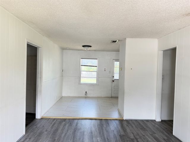 1109 E Inwood Drive, Arlington, TX 76010