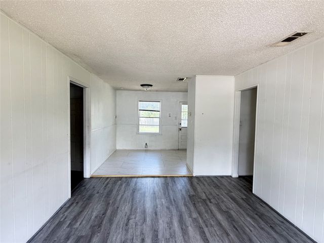 1109 E Inwood Drive, Arlington, TX 76010