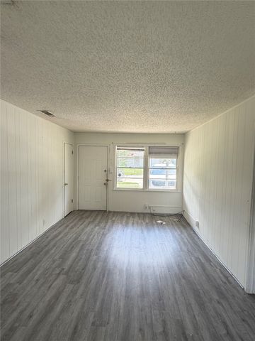 1109 E Inwood Drive, Arlington, TX 76010