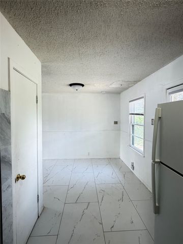 1109 E Inwood Drive, Arlington, TX 76010