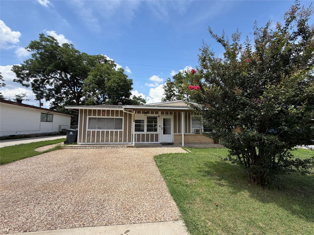 1109 E Inwood Drive, Arlington, TX 76010