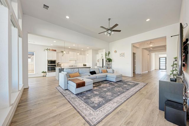 1536 Caylea Bluff LN, Georgetown, TX 78628