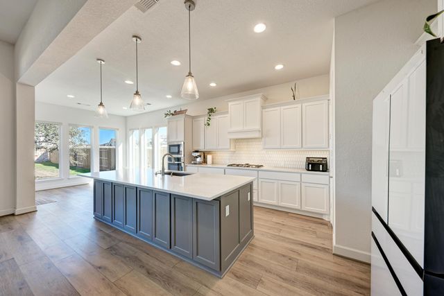 1536 Caylea Bluff LN, Georgetown, TX 78628