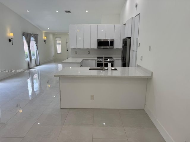 1133 Alexander Bnd, Weston, FL 33327