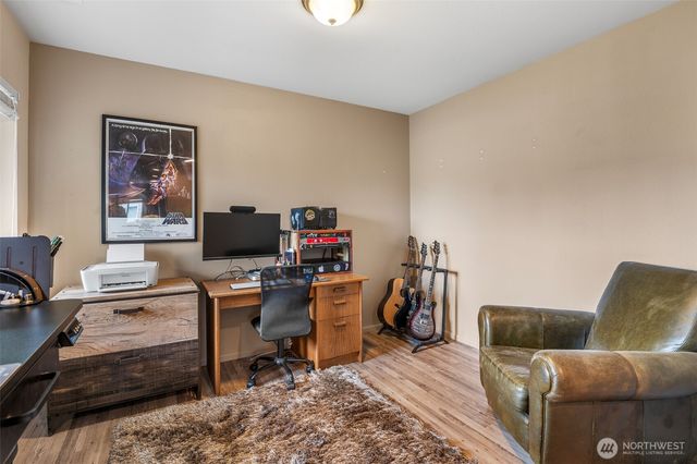 18734 105th Lane E, Puyallup, WA 98374
