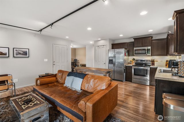18734 105th Lane E, Puyallup, WA 98374