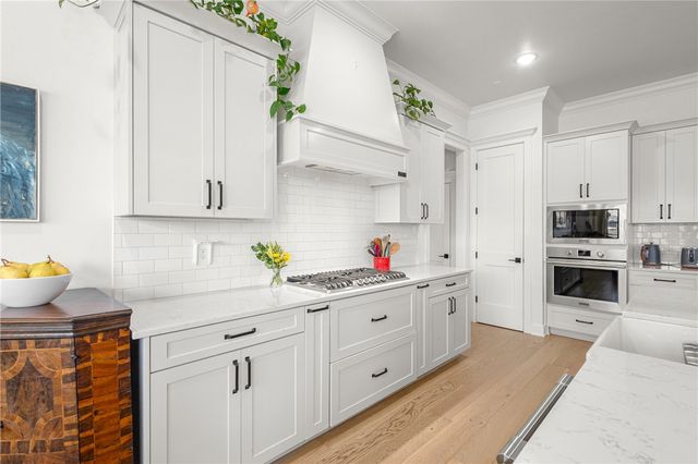 2812 S 20th Street, Rogers, AR 72758