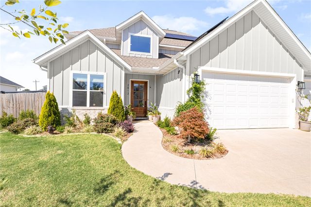 2812 S 20th Street, Rogers, AR 72758